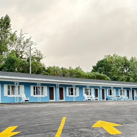 וודסטוק Stiles Motel Hill View מראה חיצוני תמונה