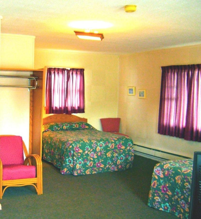 וודסטוק Stiles Motel Hill View מראה חיצוני תמונה