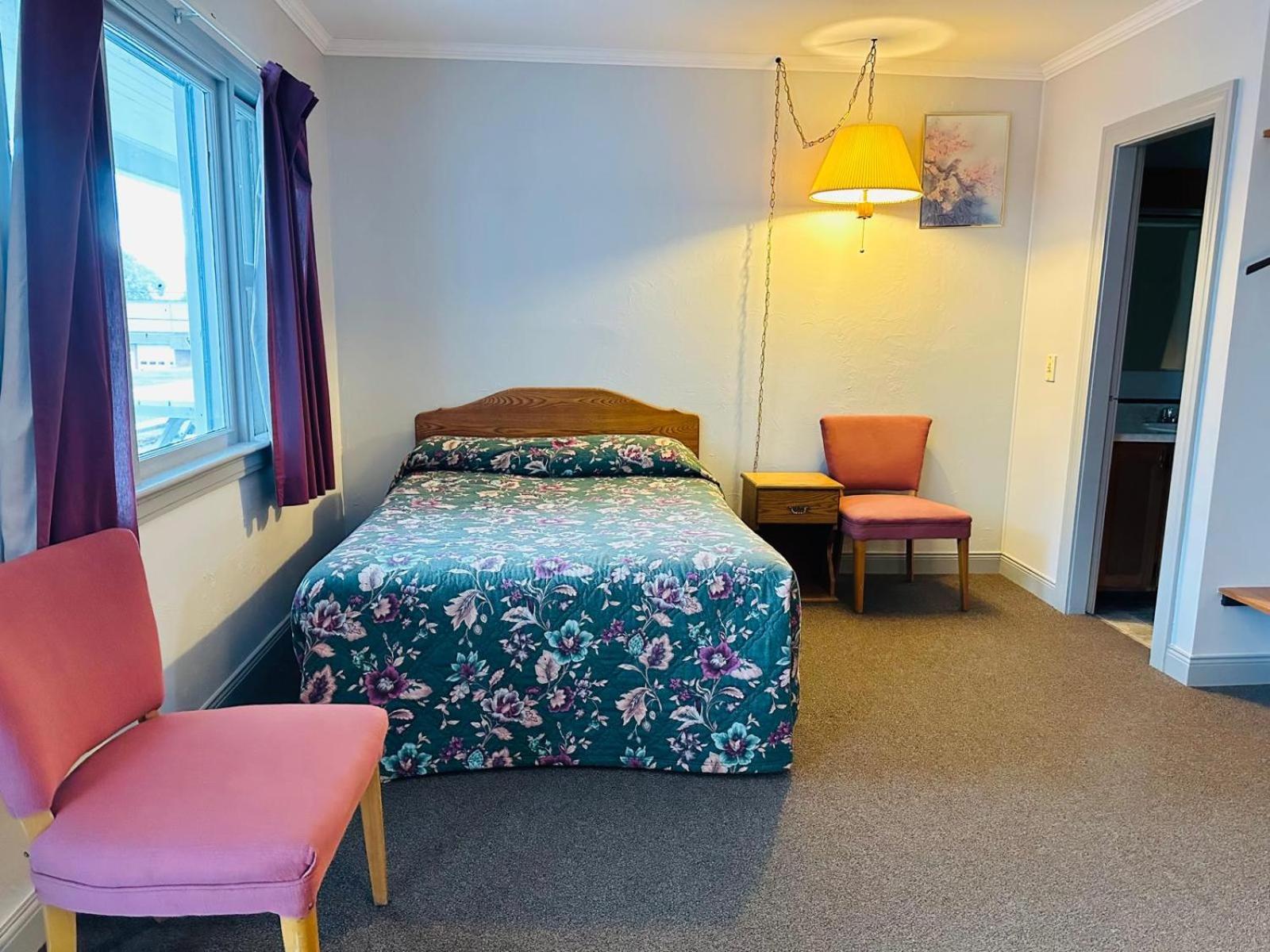 וודסטוק Stiles Motel Hill View מראה חיצוני תמונה