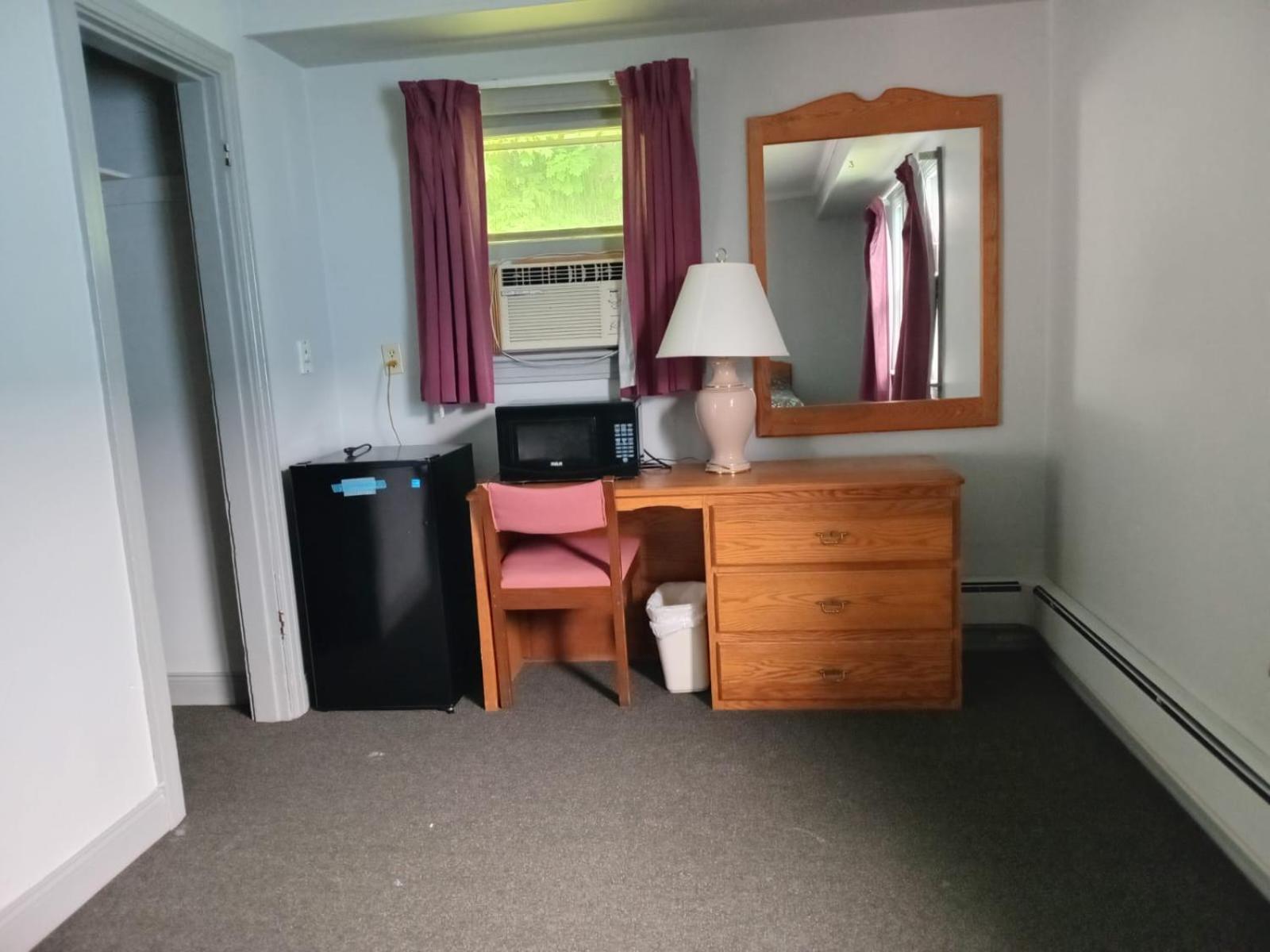 וודסטוק Stiles Motel Hill View מראה חיצוני תמונה