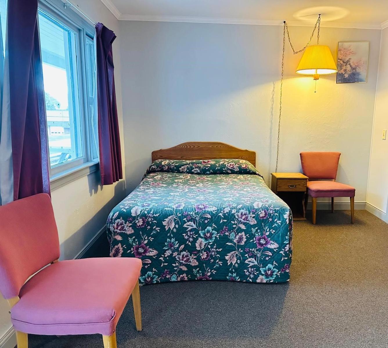 וודסטוק Stiles Motel Hill View מראה חיצוני תמונה