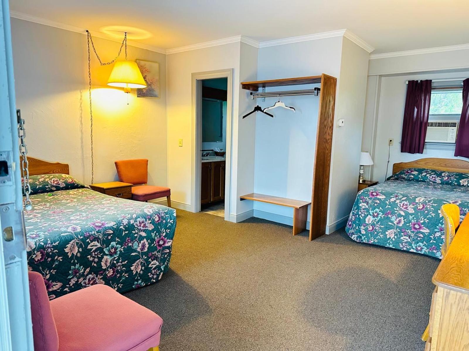 וודסטוק Stiles Motel Hill View מראה חיצוני תמונה