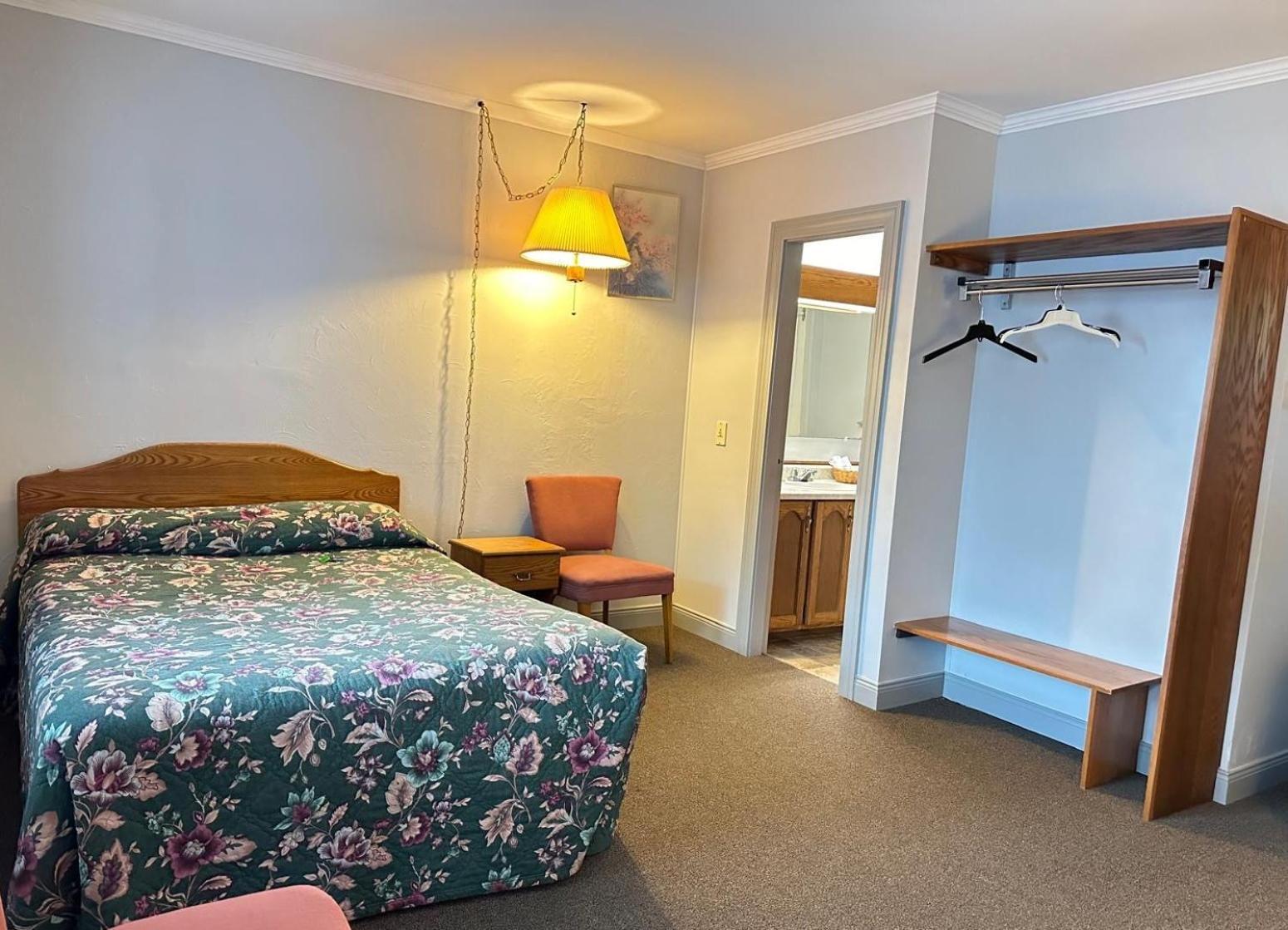 וודסטוק Stiles Motel Hill View מראה חיצוני תמונה