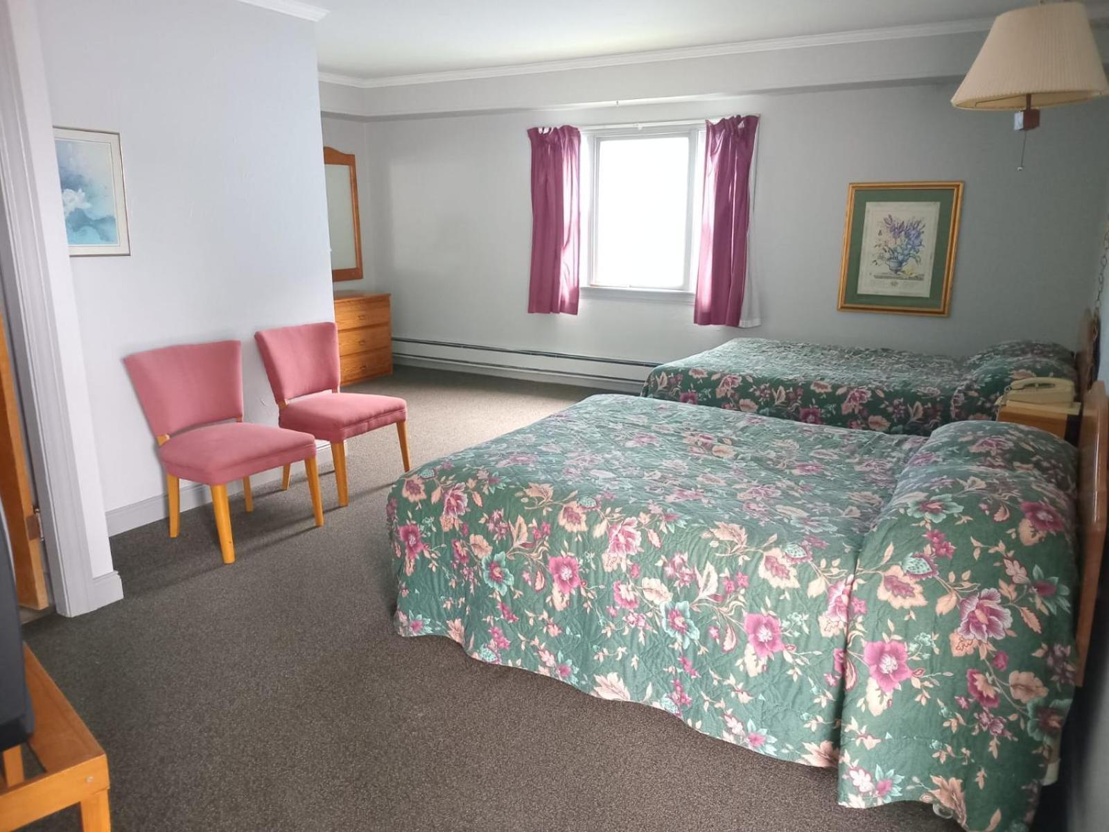 וודסטוק Stiles Motel Hill View מראה חיצוני תמונה