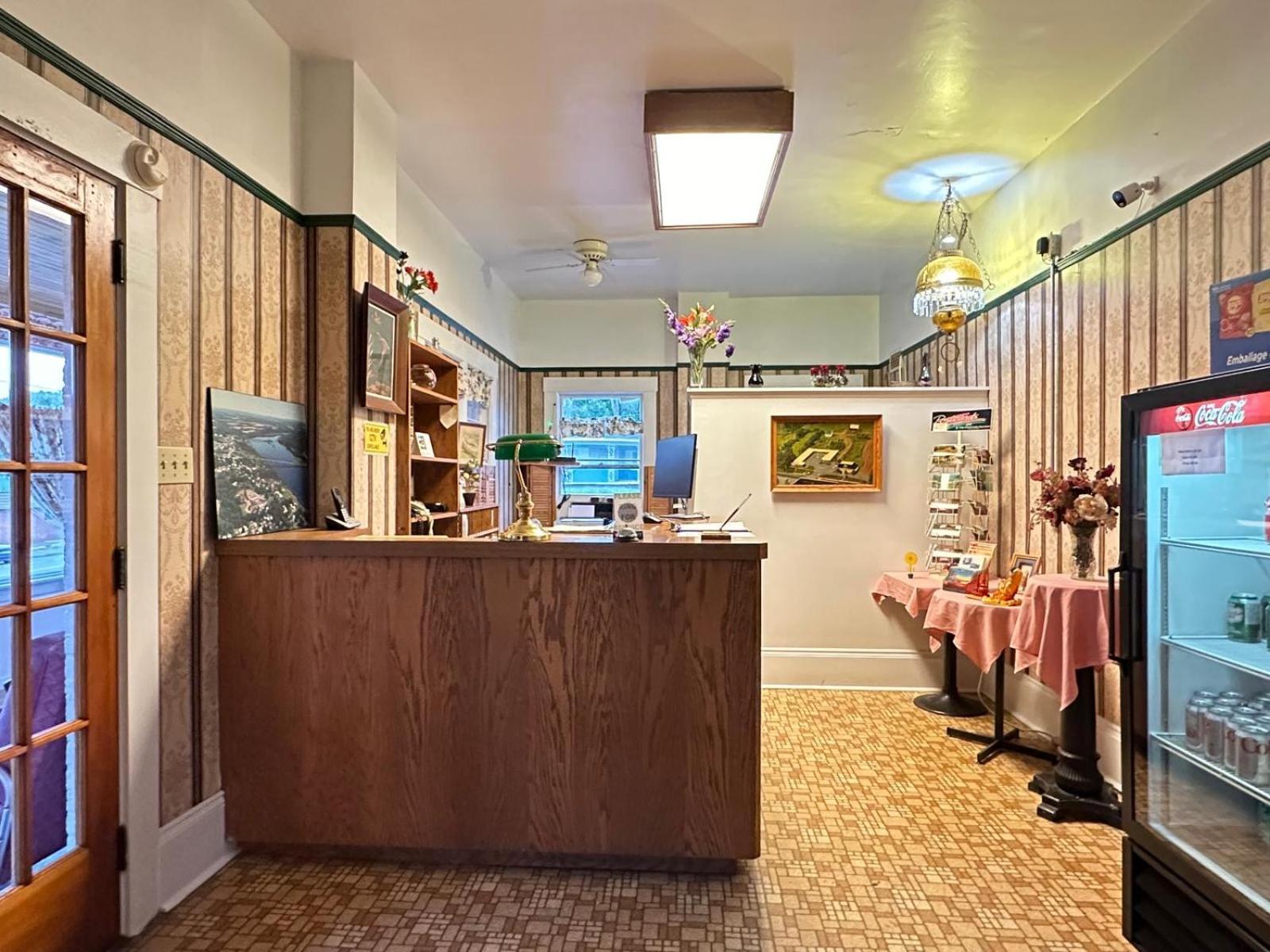 וודסטוק Stiles Motel Hill View מראה חיצוני תמונה