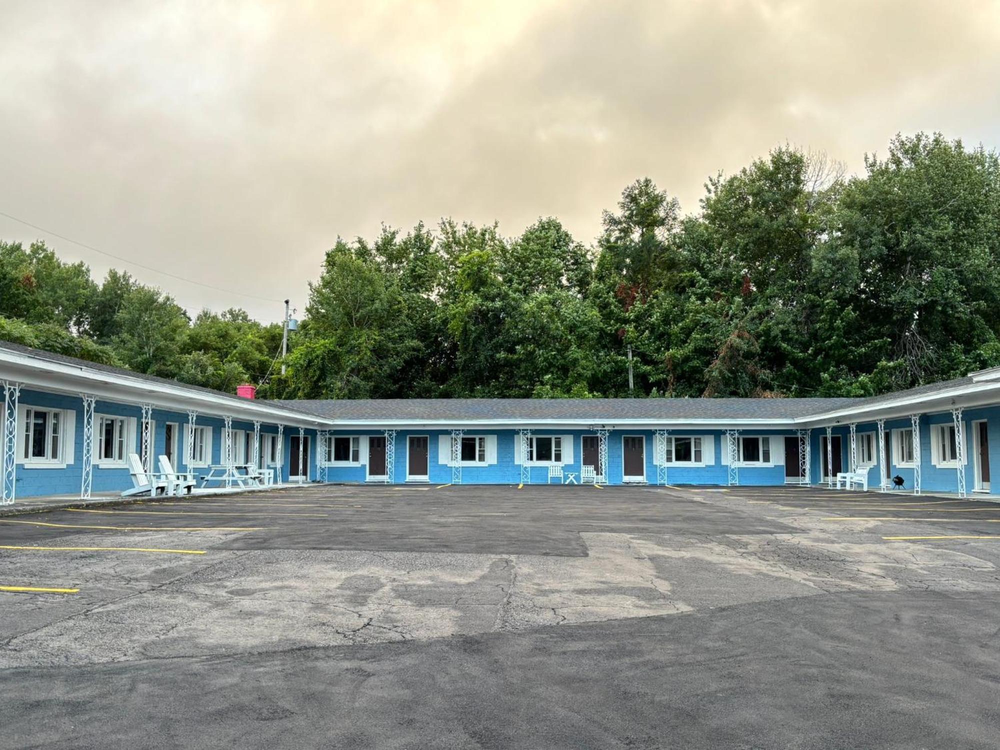 וודסטוק Stiles Motel Hill View מראה חיצוני תמונה