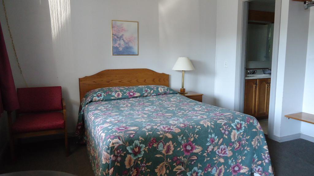 וודסטוק Stiles Motel Hill View מראה חיצוני תמונה