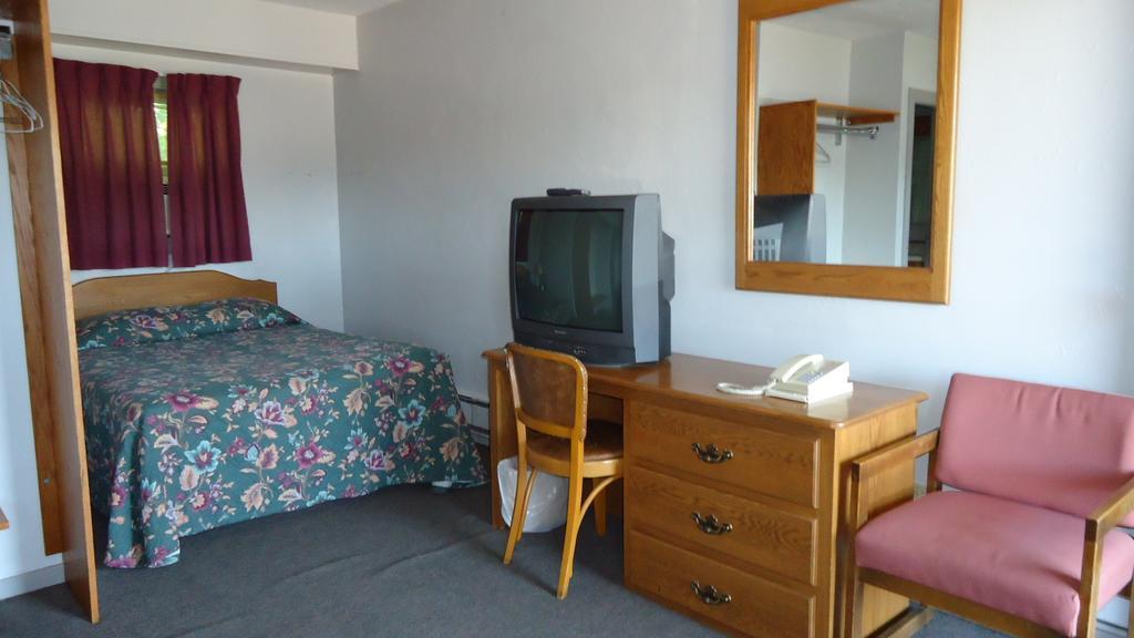 וודסטוק Stiles Motel Hill View מראה חיצוני תמונה