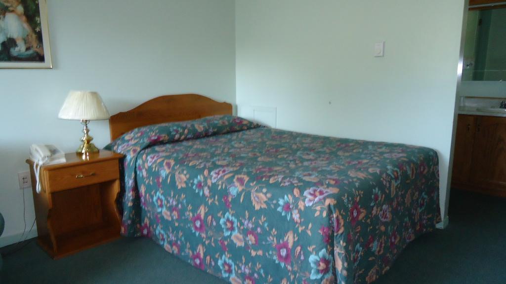 וודסטוק Stiles Motel Hill View חדר תמונה
